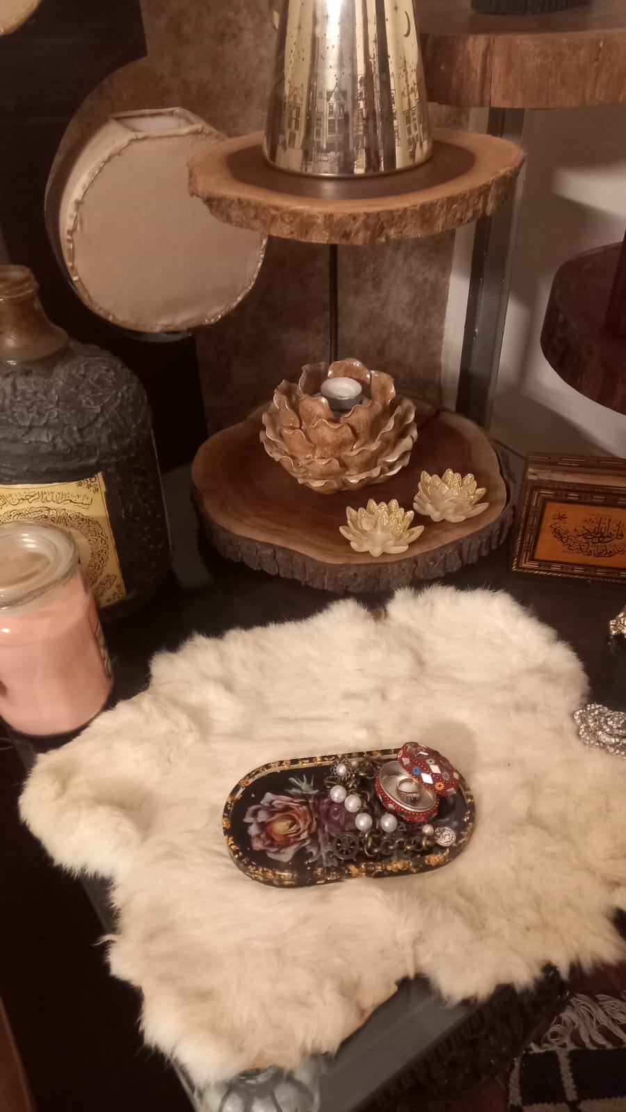 Table and vanity decoration tray with floral theme.