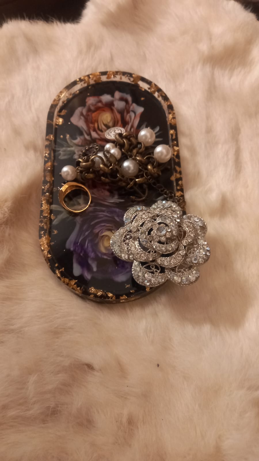 Table and vanity decoration tray with floral theme.
